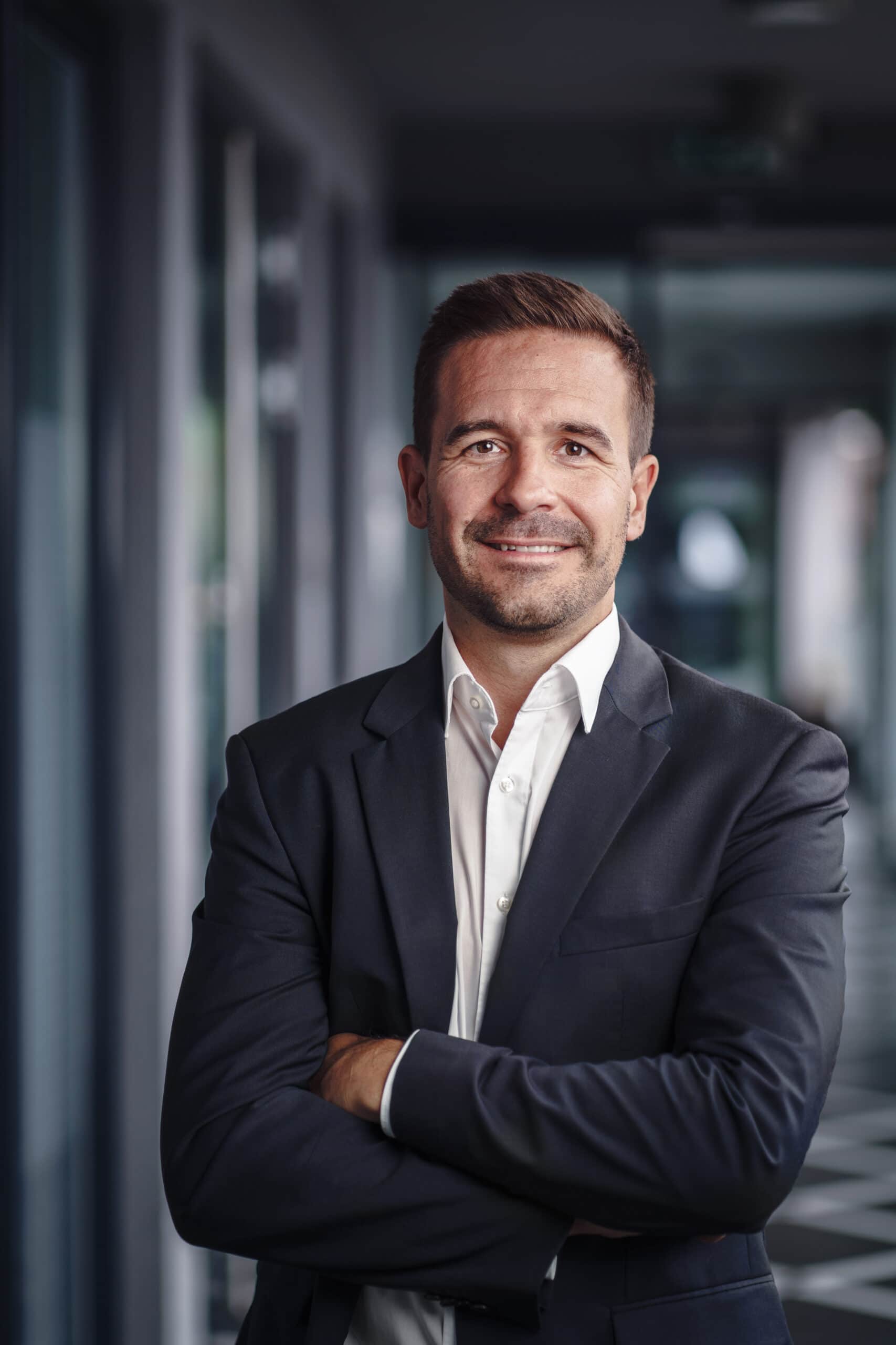 Businessportraits MarkusGuenther Holix00613 Bearbeitet scaled holix.at